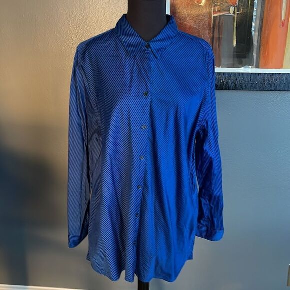 Chico’s blue/black stripe button front shirt. Single button cuffs. Sz 3 (L 16-18 - Picture 3 of 5